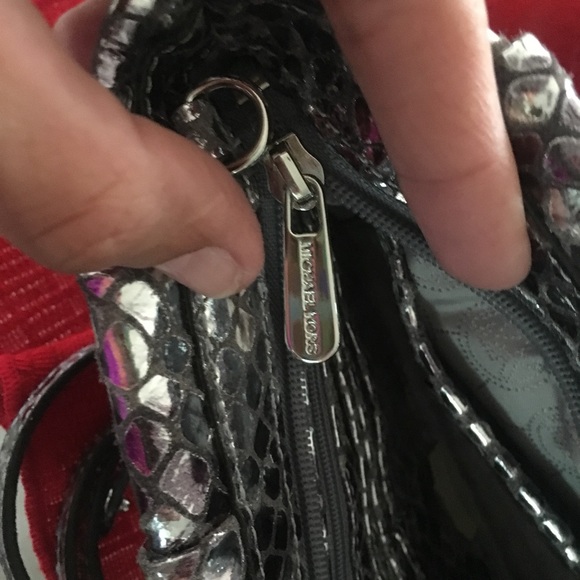 MICHAEL KORS CLUTCH - Picture 3 of 3